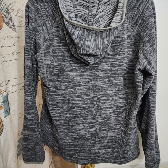 Women's North Face zip up hooded fleece - Picture 4 of 4